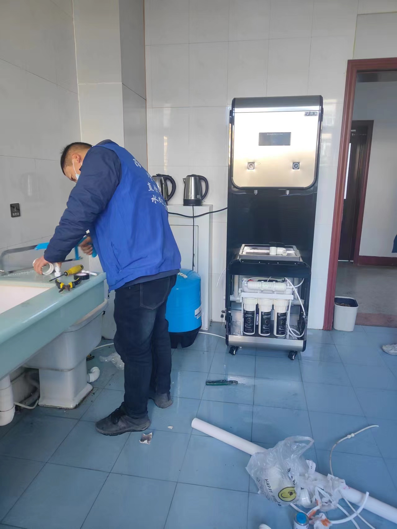 恭喜工務(wù)段為了職工們的喝水問題在增加一臺反滲透直飲機 恭喜工務(wù)段為了職工們的喝水問題在增加一臺反滲透直飲機