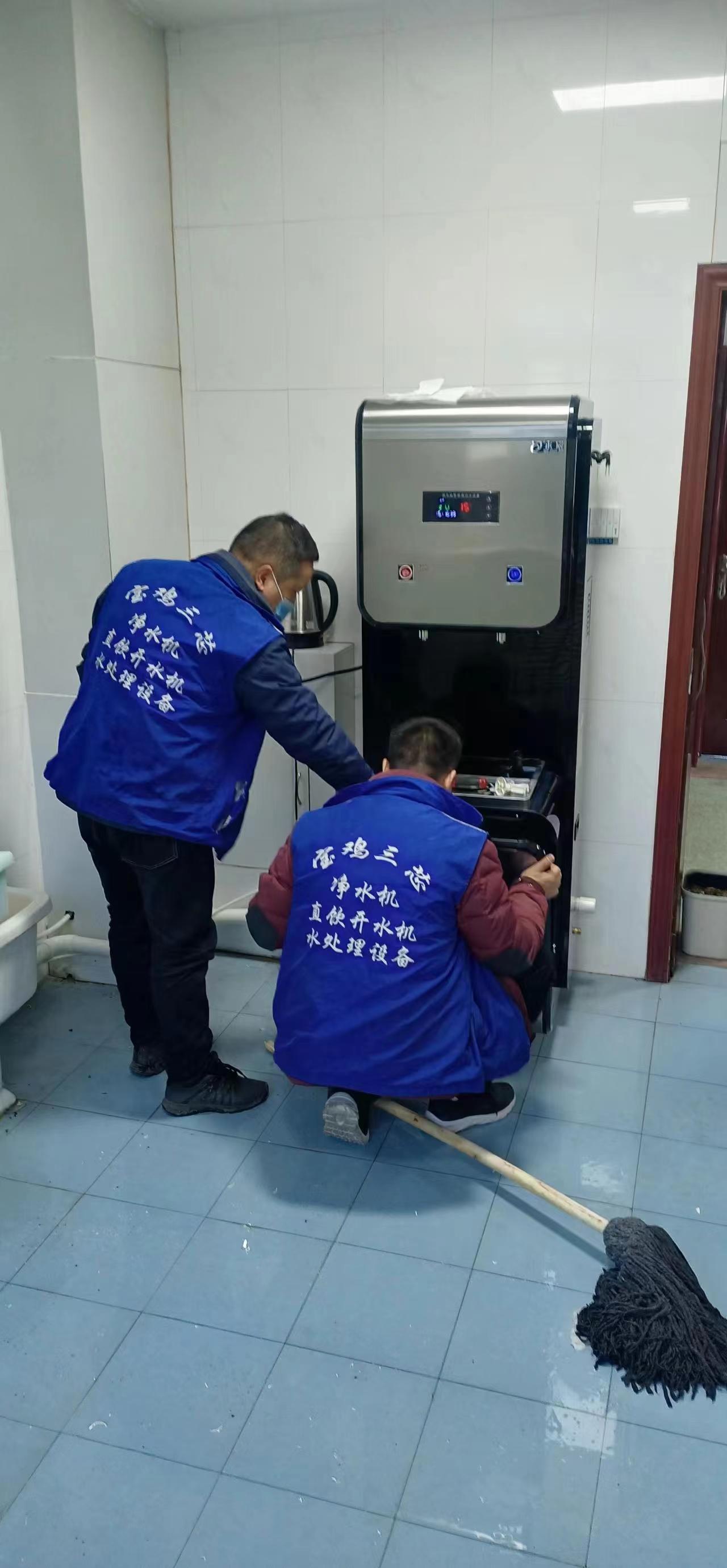 恭喜工務(wù)段為了職工們的喝水問題在增加一臺反滲透直飲機 恭喜工務(wù)段為了職工們的喝水問題在增加一臺反滲透直飲機