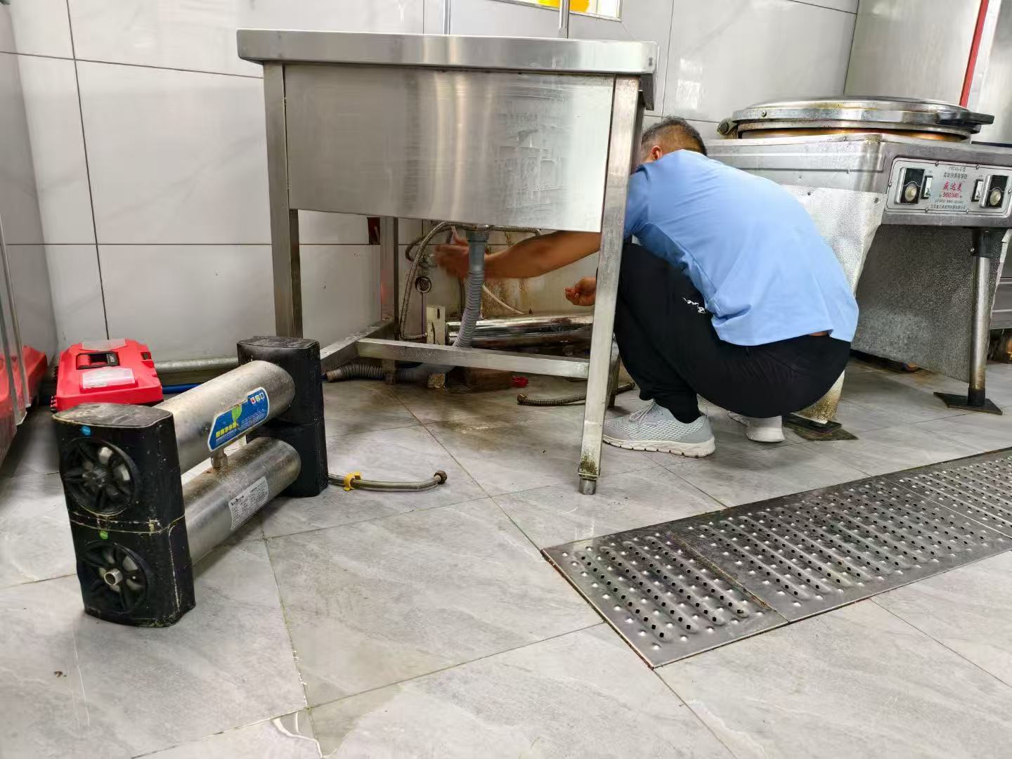 凈水賦能舌尖美味｜火車站段食堂的品質(zhì)用水革命  在追求高效出行的時代