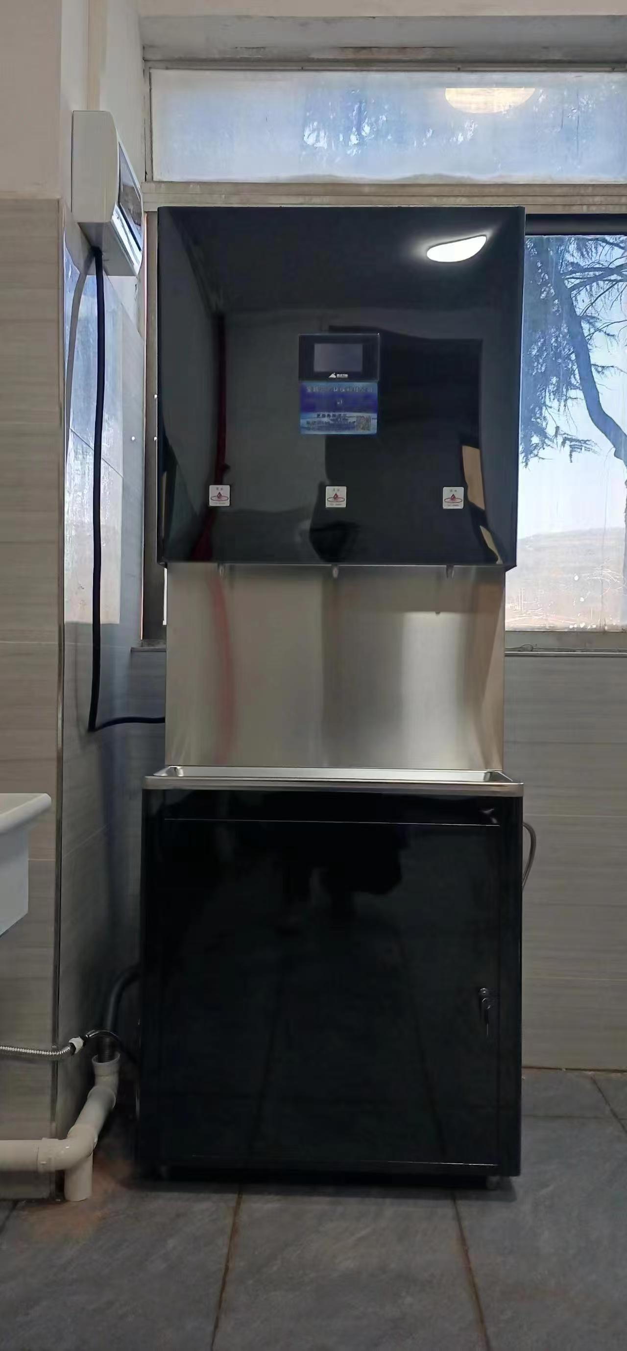 寶鈦集團鈦帶車間直飲水設備安裝成功 寶鈦集團鈦帶車間直飲水設備安裝成功