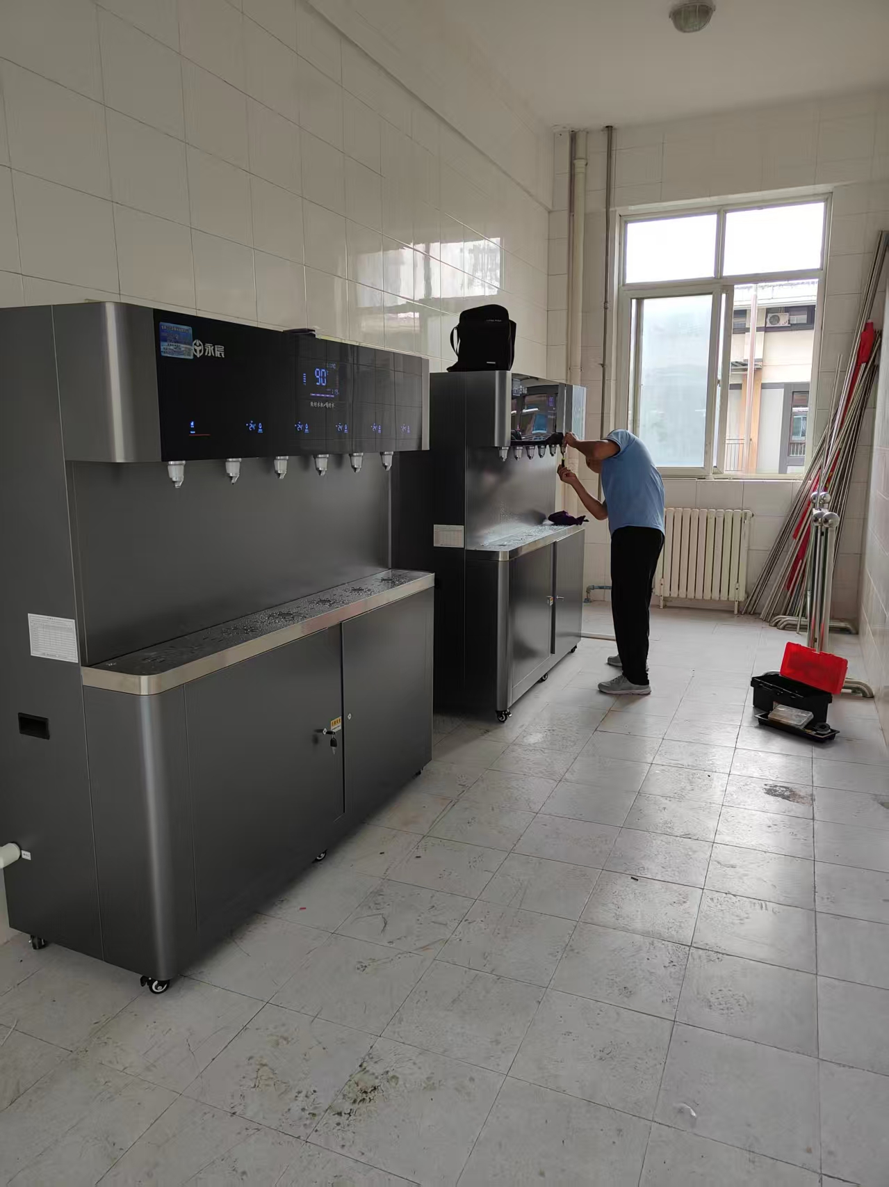 渭濱區(qū)石鼓小學(xué)大容量直飲水設(shè)備安裝完成 渭濱區(qū)石鼓小學(xué)大容量直飲水設(shè)備安裝完成