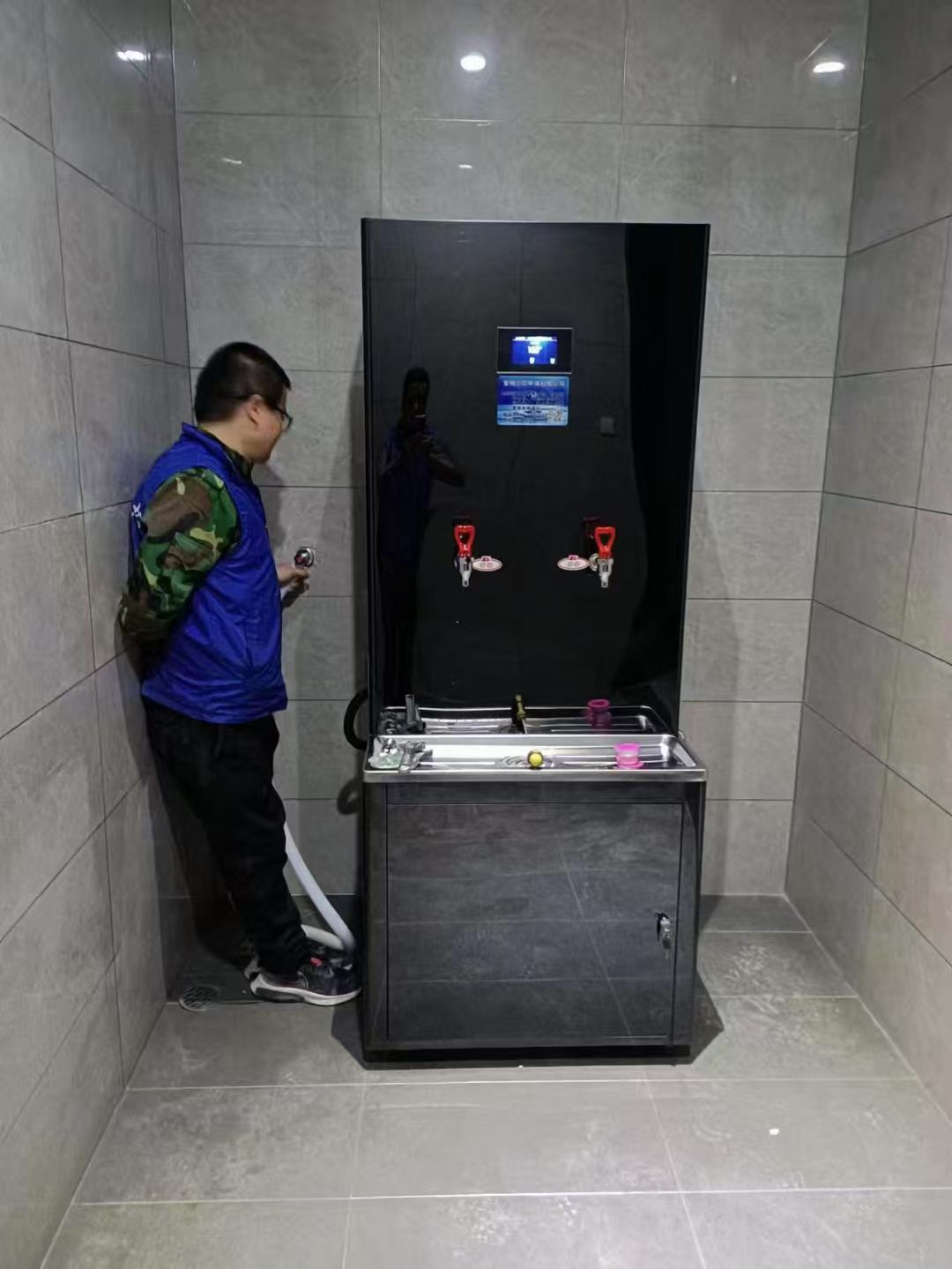 西北農(nóng)林科技大學首批23臺開水機安裝成功